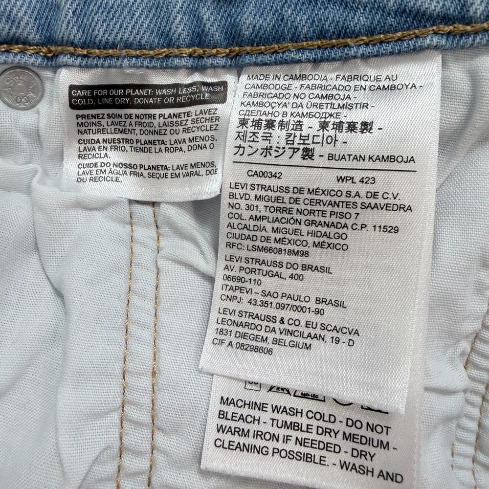 Levi's Light Blue Frayed Jeans Shorts - Picture 11 of 16